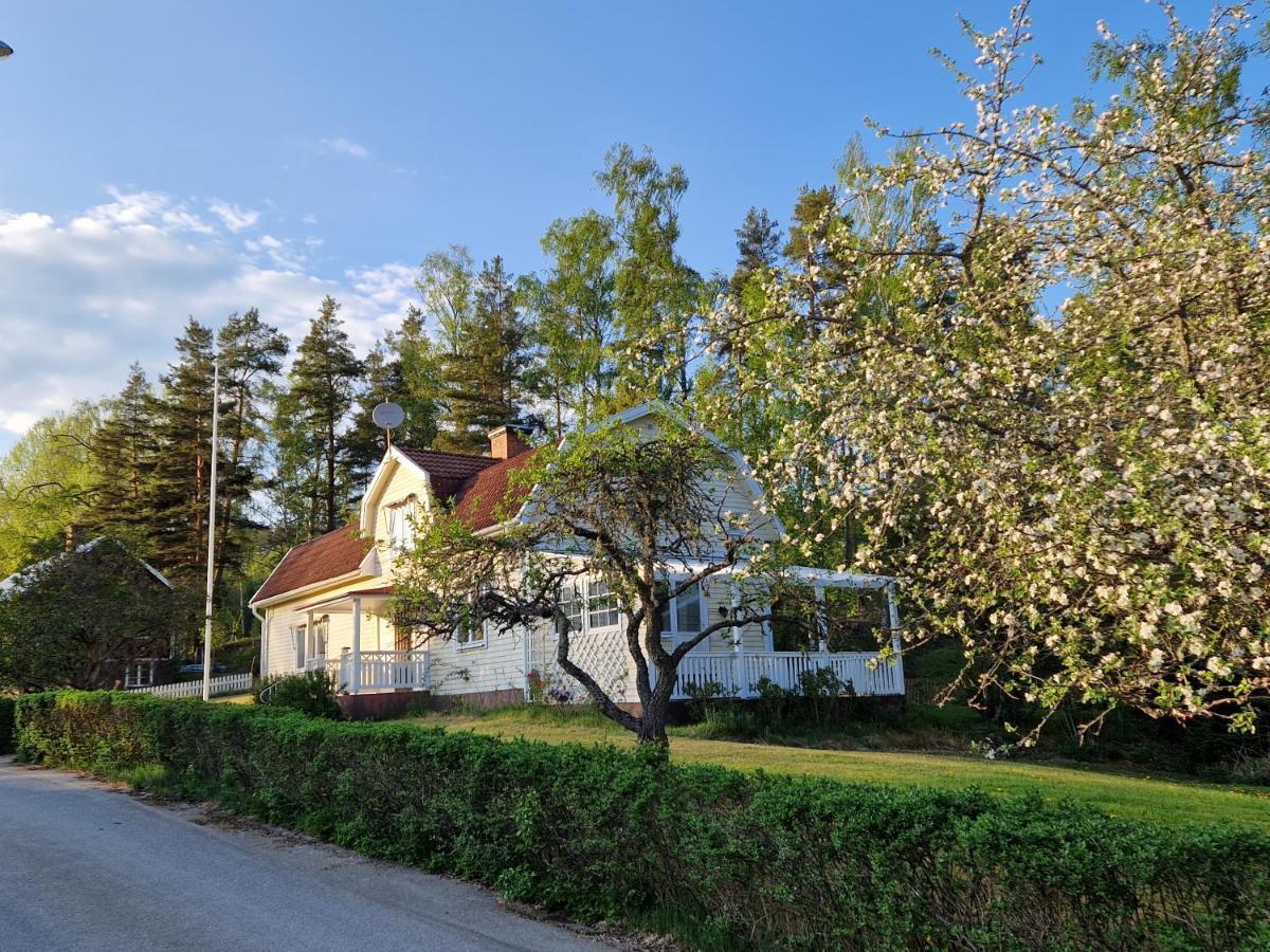 Ferienhaus In Loenneberga Экстерьер фото